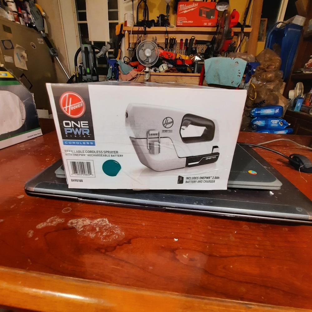 Hoover Cordless Refillable Sprayer with Battery and Charger